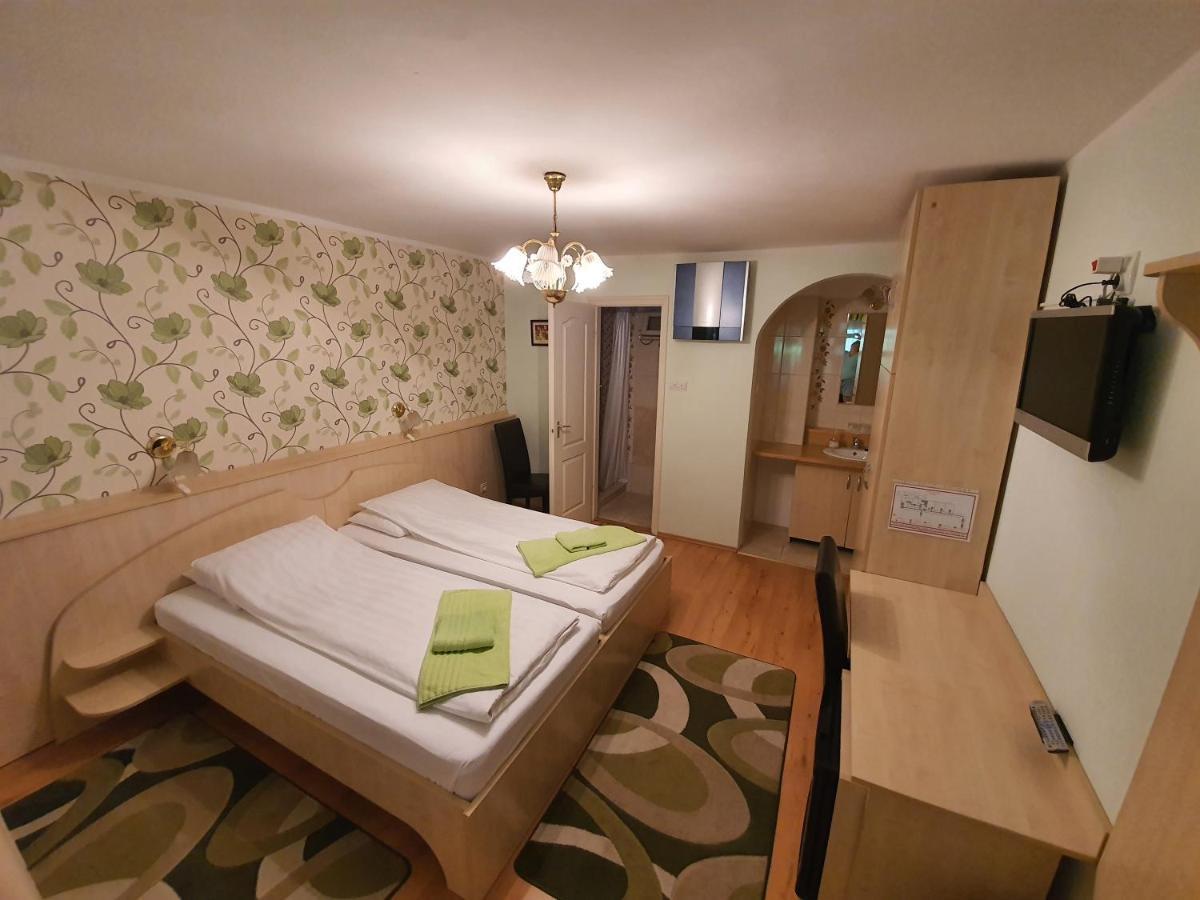 Platan Szallashely Hotel Sandorfalva Exterior photo