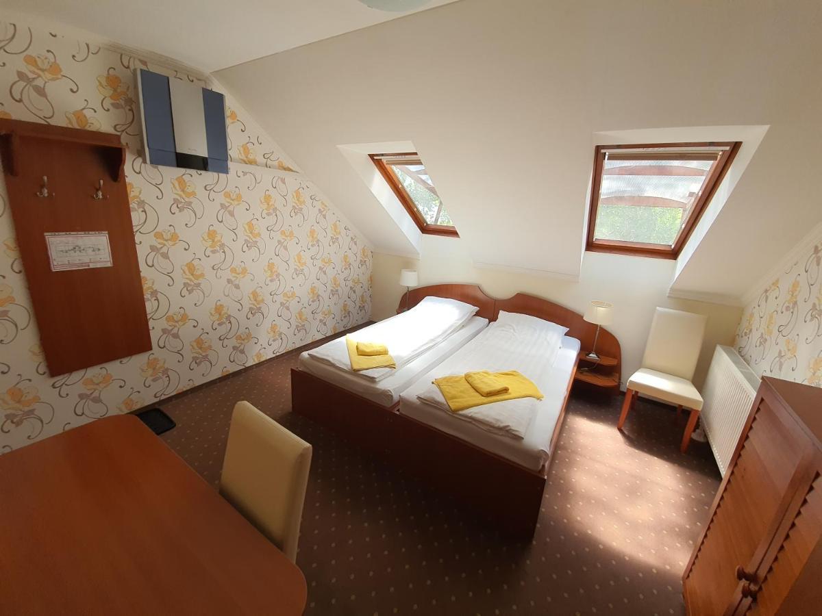 Platan Szallashely Hotel Sandorfalva Exterior photo
