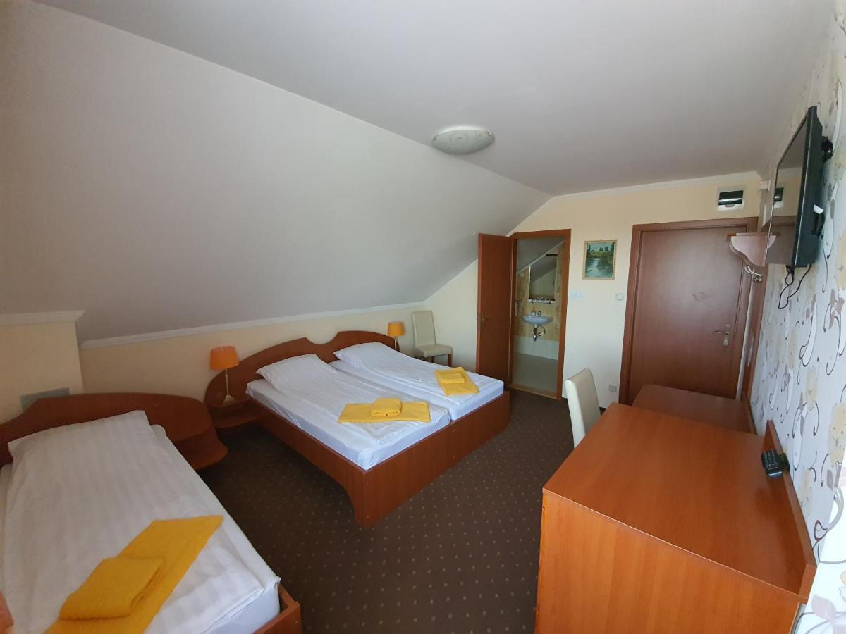 Platan Szallashely Hotel Sandorfalva Exterior photo
