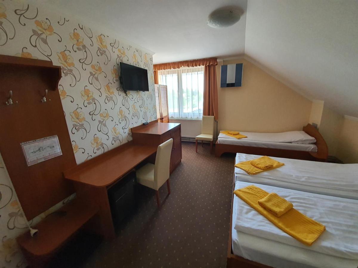 Platan Szallashely Hotel Sandorfalva Exterior photo