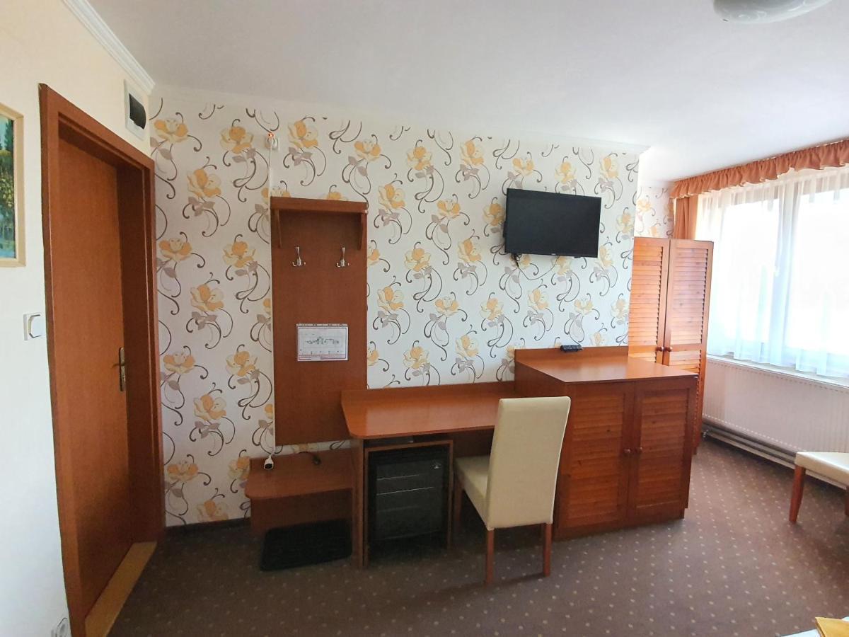 Platan Szallashely Hotel Sandorfalva Exterior photo