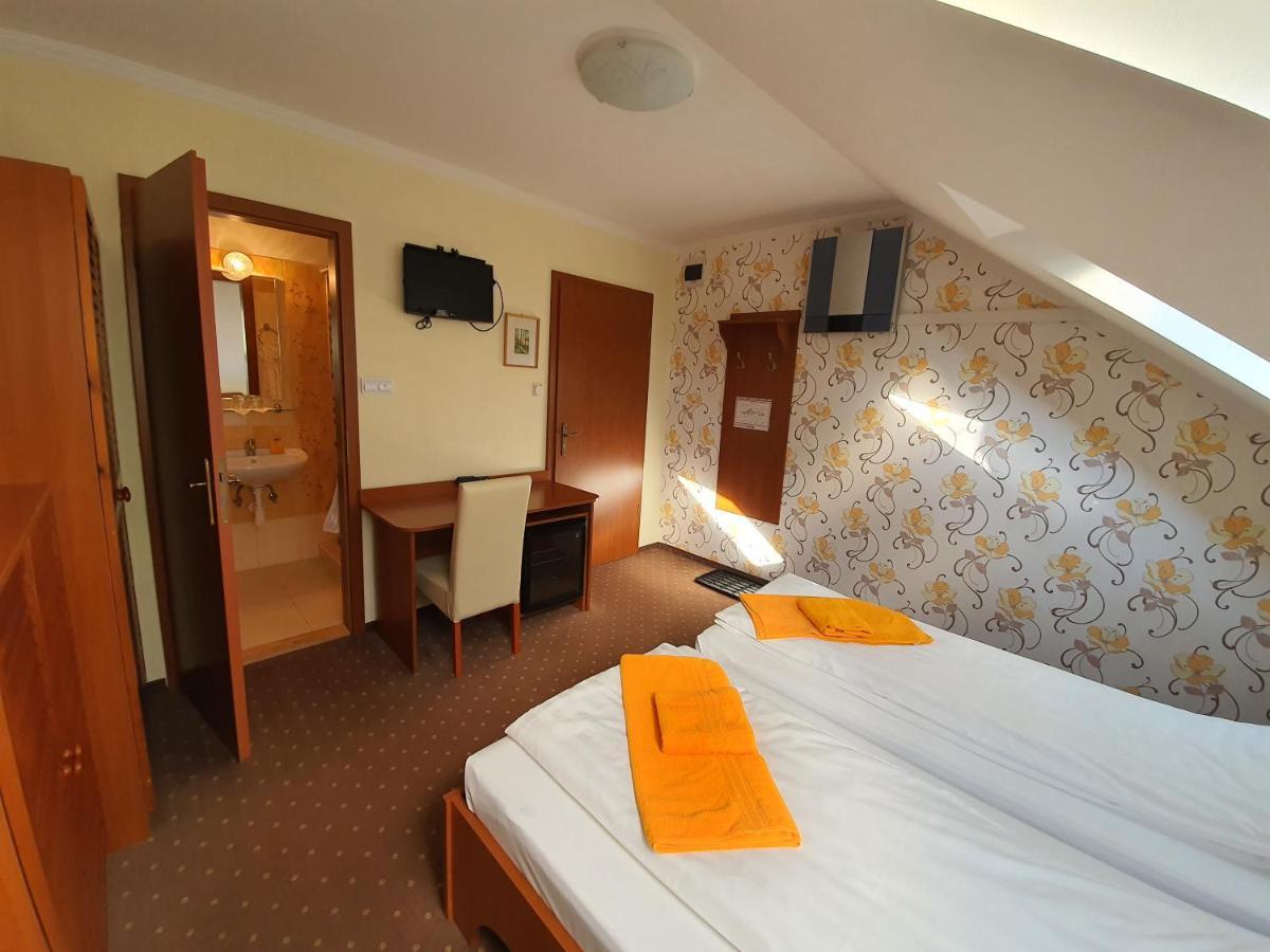 Platan Szallashely Hotel Sandorfalva Exterior photo