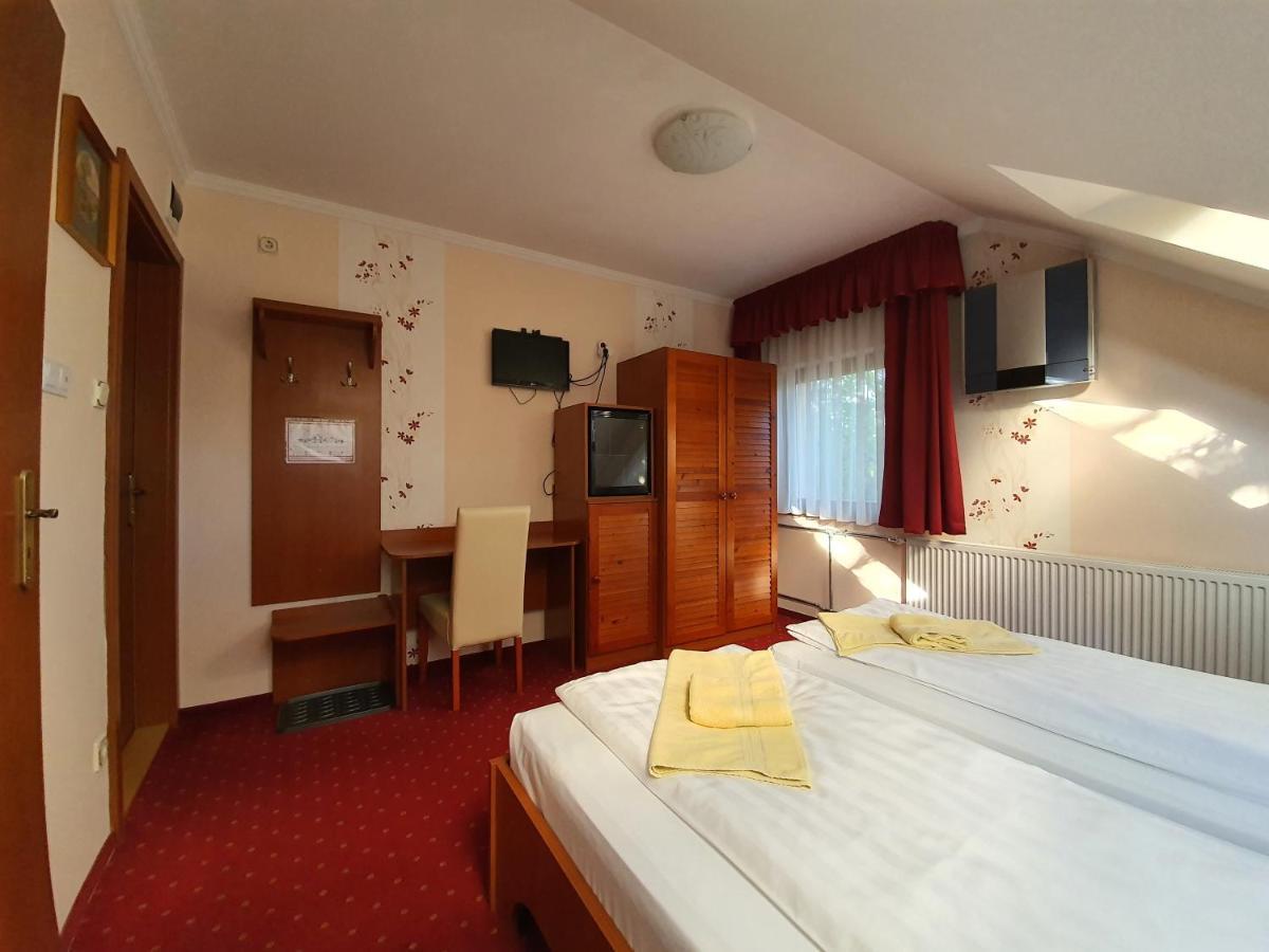 Platan Szallashely Hotel Sandorfalva Exterior photo