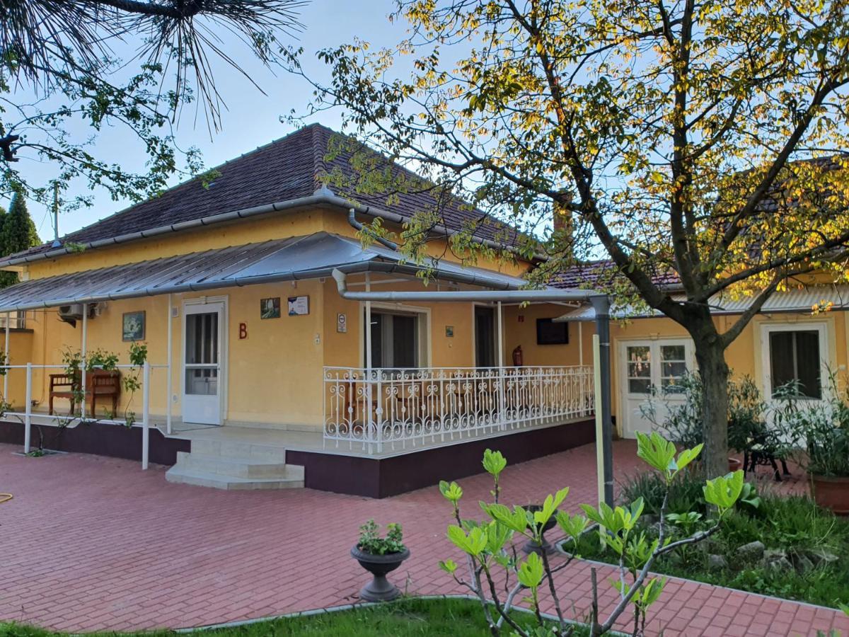 Platan Szallashely Hotel Sandorfalva Exterior photo
